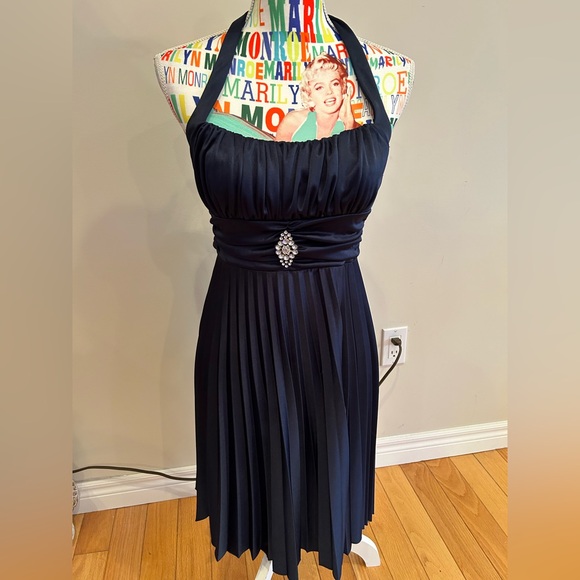 Gorgeous blue halter dress. Size XS. Pleated bottom and tie back by Speechless. - Picture 1 of 5